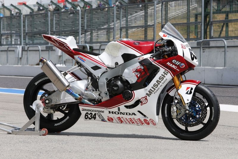 Honda cbr1000rr стрит рейс