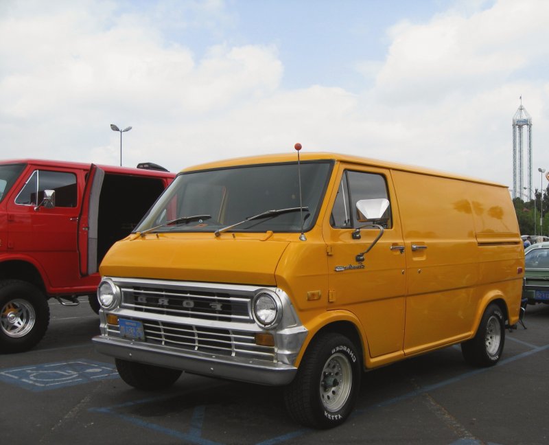 Ford Econoline 100