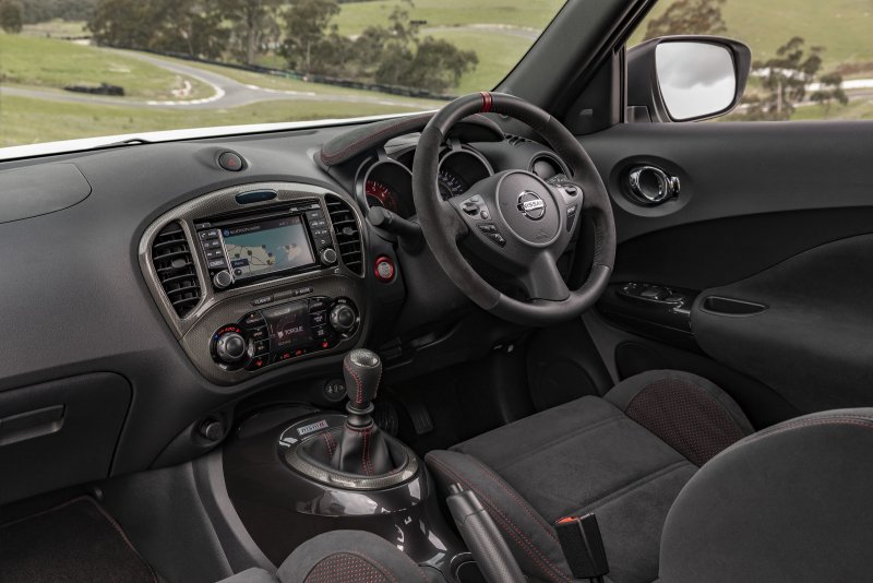 Nissan Juke приборная панель