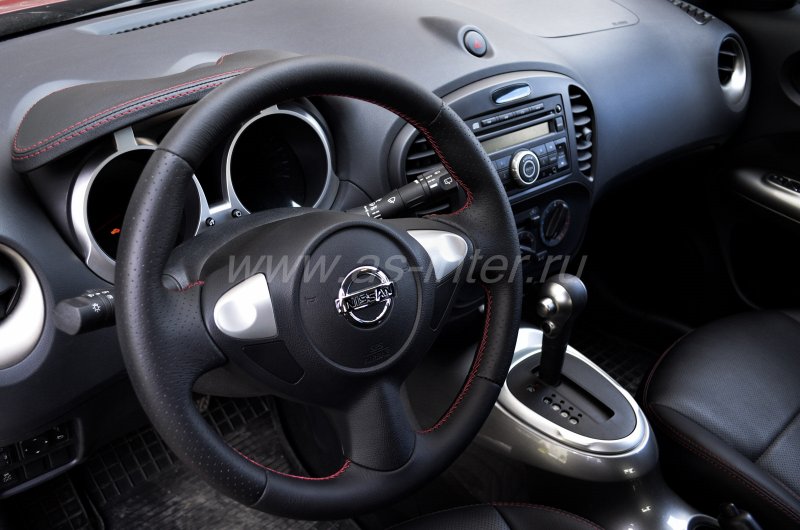 Nissan Juke 2011 салон