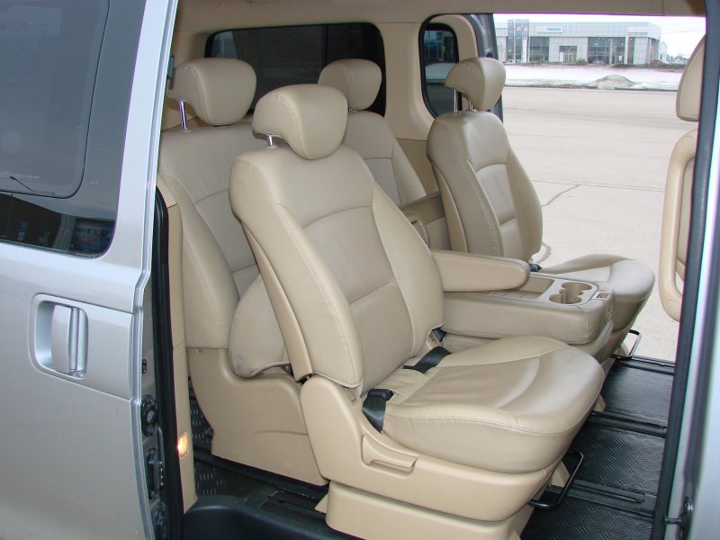 Hyundai h1 Grand Starex салон