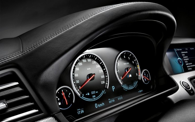 BMW m5 f10 приборная панель