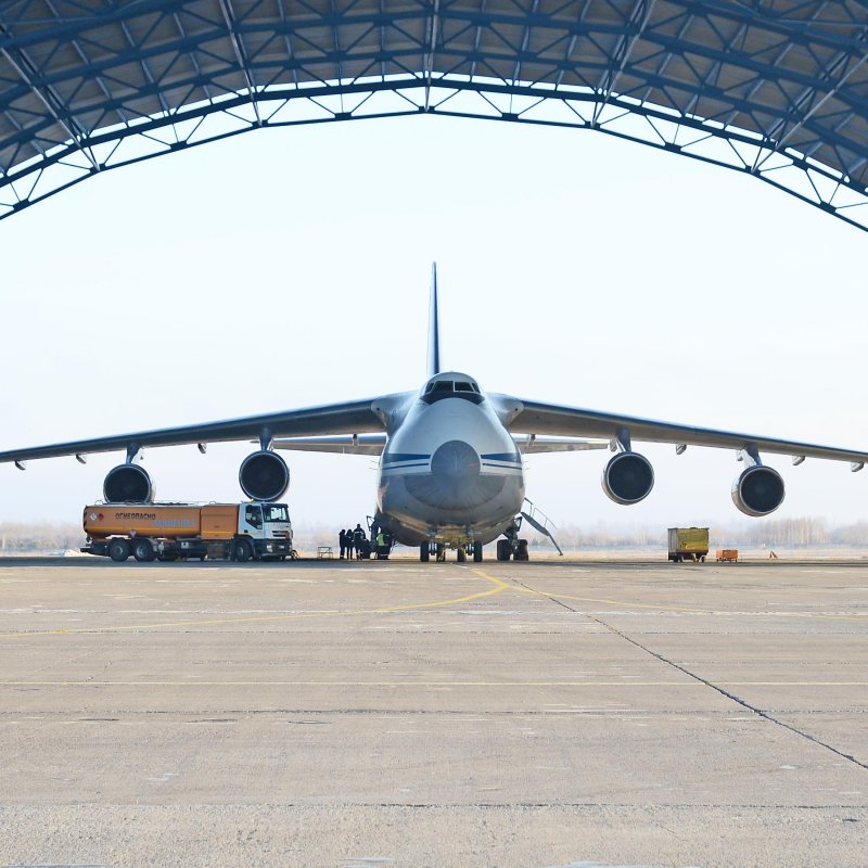АН-124 военно-транспортный самолёт