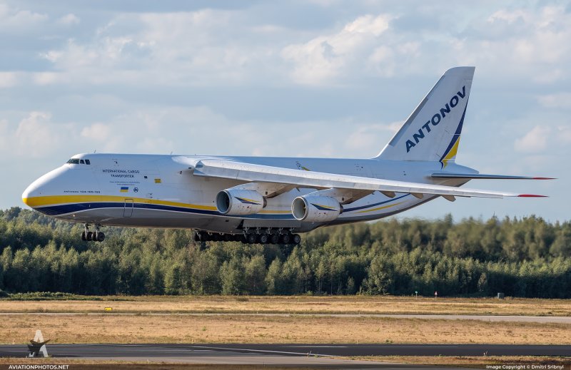 АН-124-100 224-го летного отряда ВВС РФ
