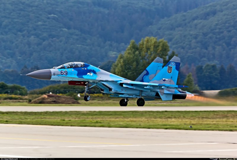 Замаскированные самолёты Су-27