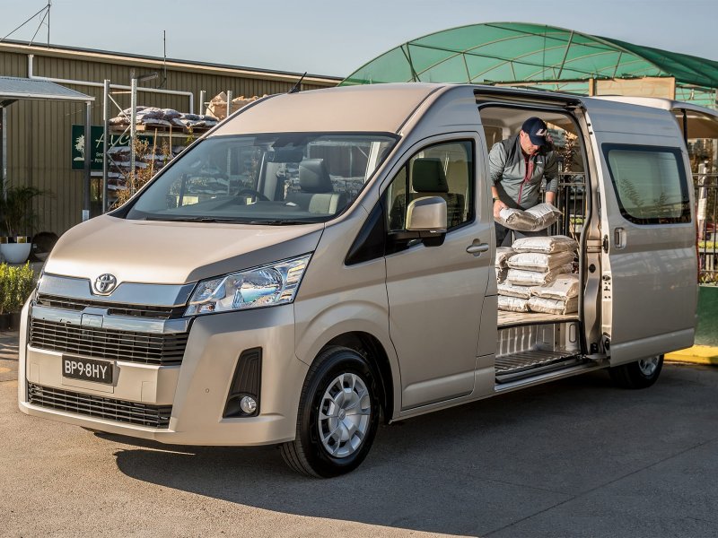 Тойота Hiace 2019