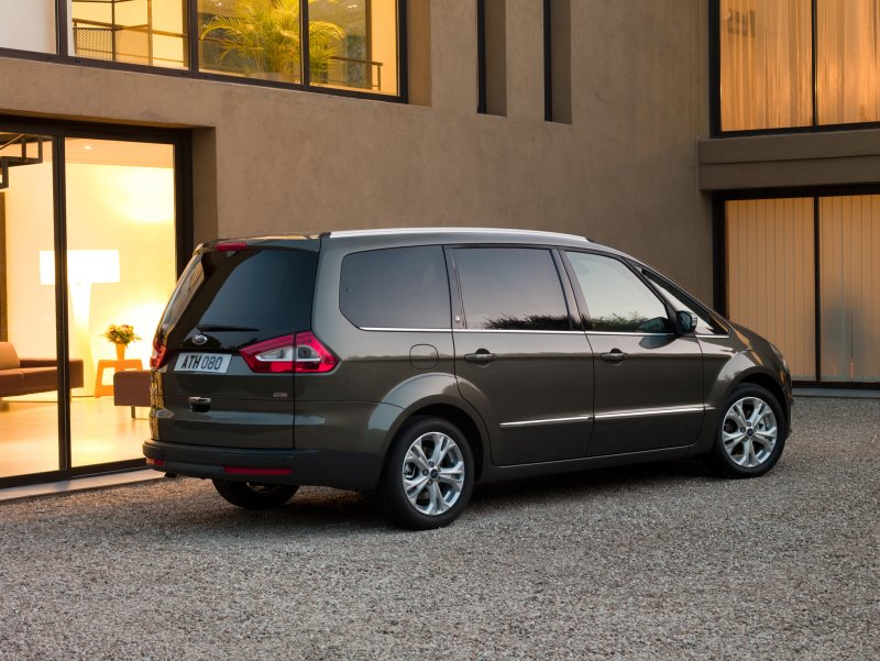 Ford Galaxy минивэн