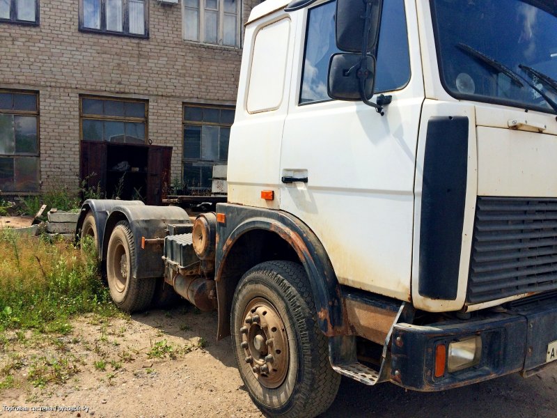 Грузовой-тягач седельный МАЗ 6422а8-330