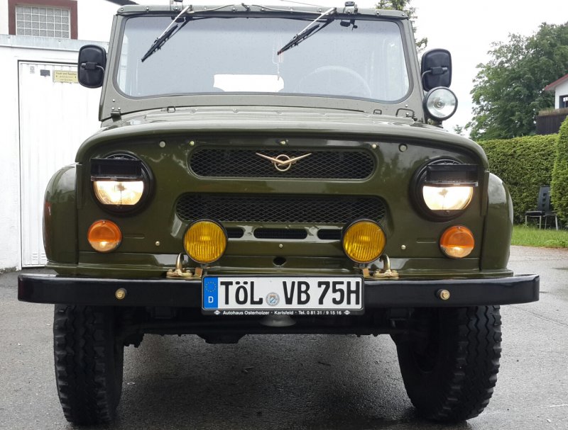 УАЗ 469 спереди