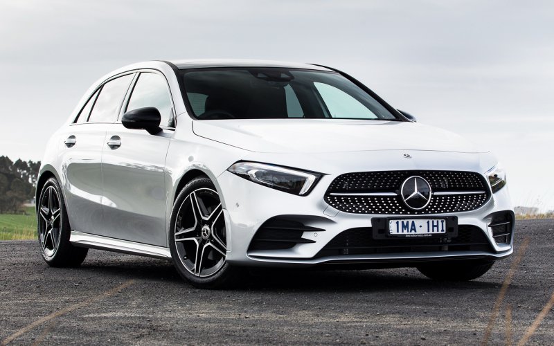 Mercedes-Benz CLA седан (CLA 200)