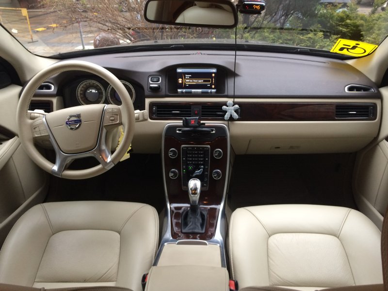 Светлый салон Volvo xc70