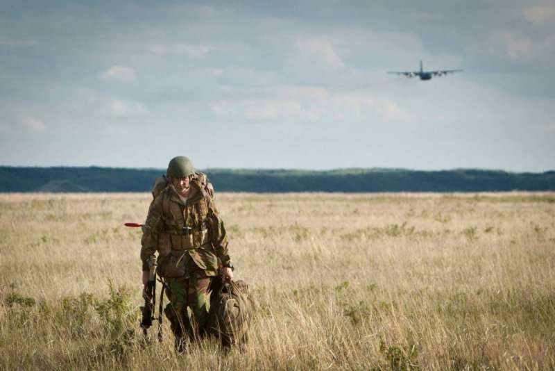 Российский военный в поле