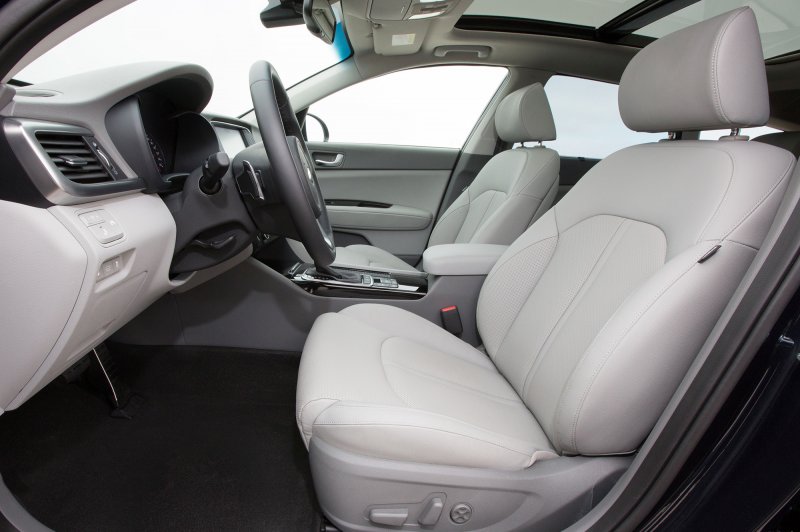 Kia Optima светлый салон