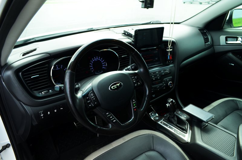 Kia Optima комплектация Premium 2л салон