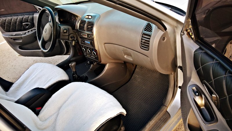 Hyundai Accent 2002 салон