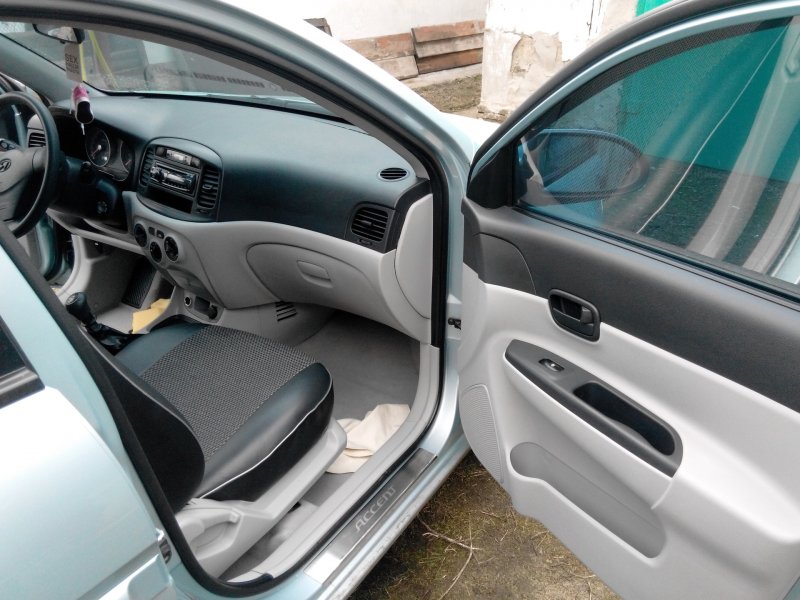 Hyundai Accent 2007 салон чёрный