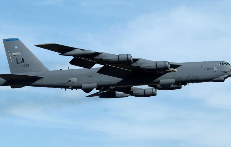 Американские стратегические бомбардировщики b-52