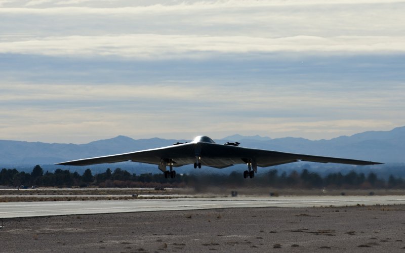 Американский b-21 новый бомбардировщик США стратегический
