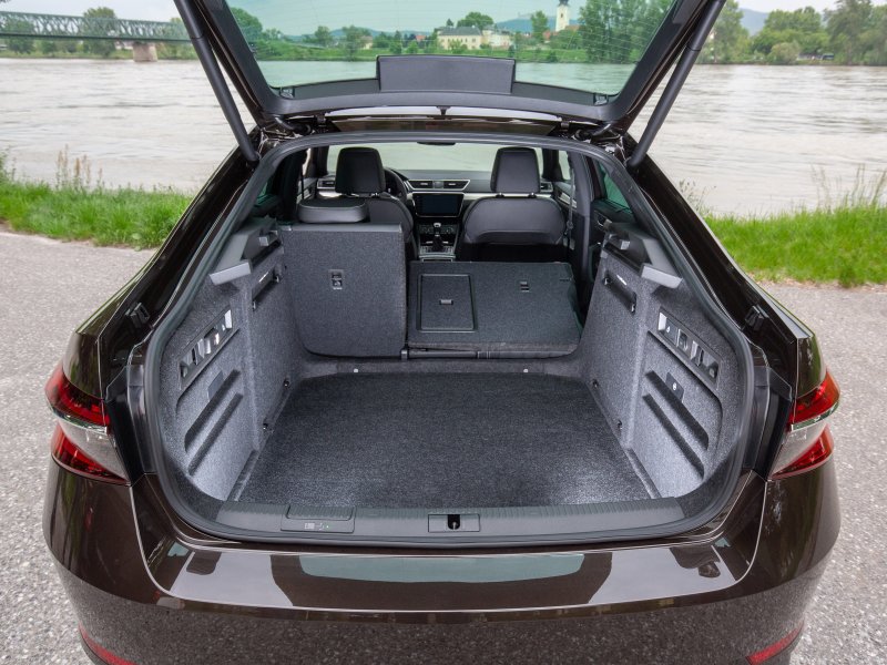 Skoda Superb Combi 2020 багажник