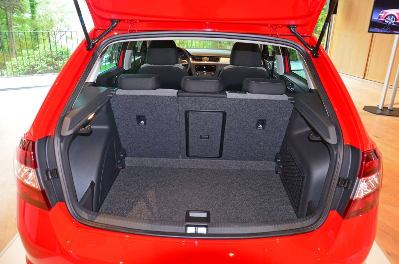Škoda Rapid 2011 багажник