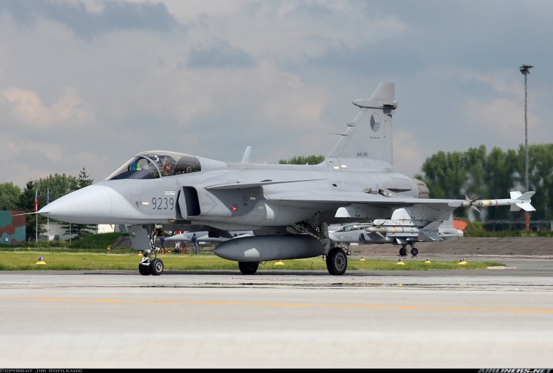 Шведский истребитель Gripen