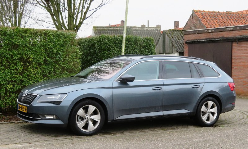 Шкода Суперб 2015 белая