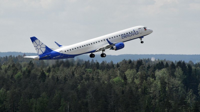 Самолет CRJ Белавиа