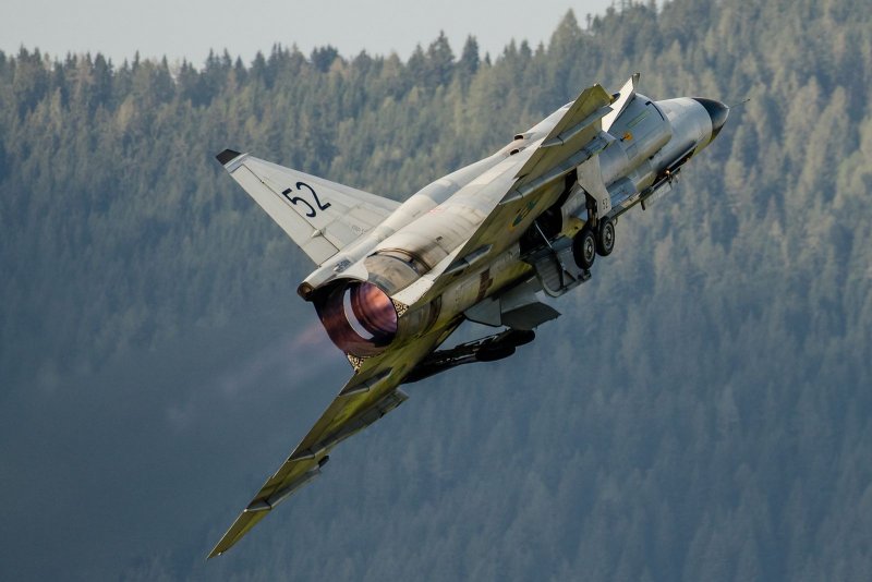 Saab военный самолет разведки