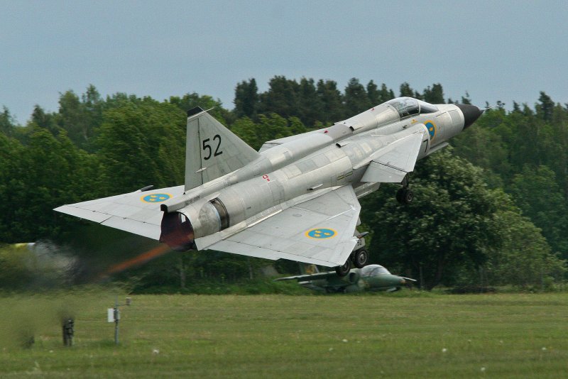 Самолет военный