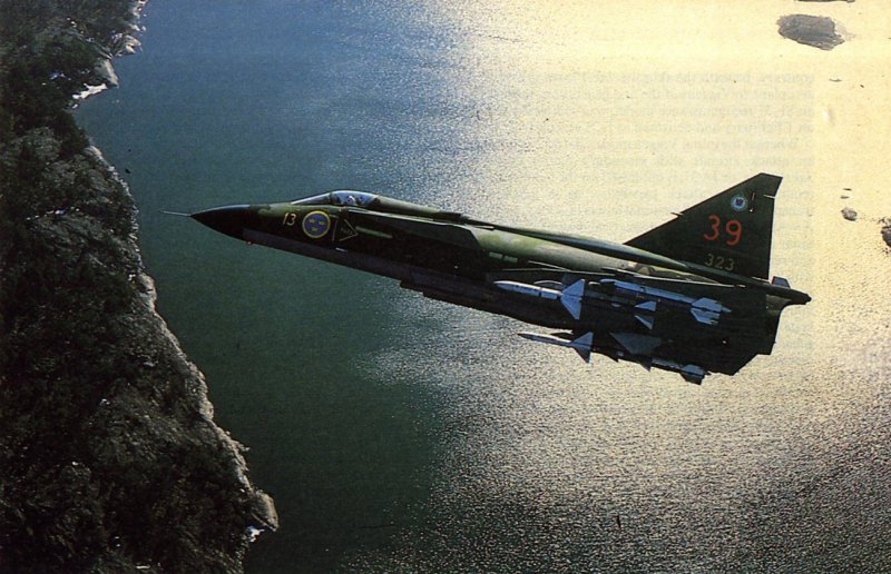 Saab 37 Viggen with car