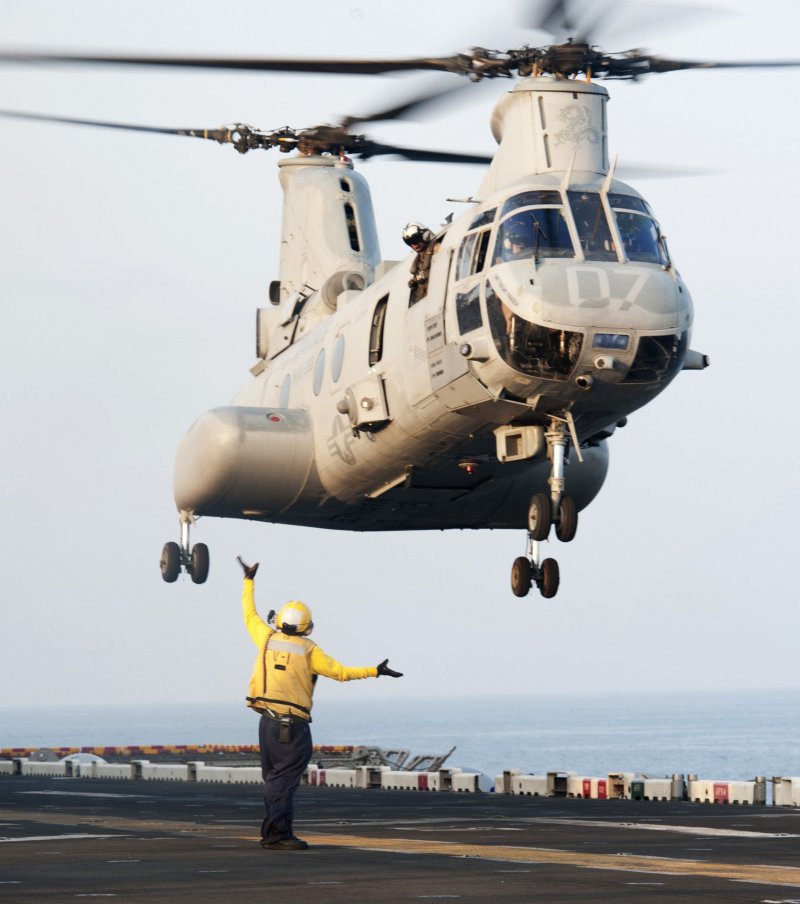 Вертолет Ch-46e SEAKNIGHT