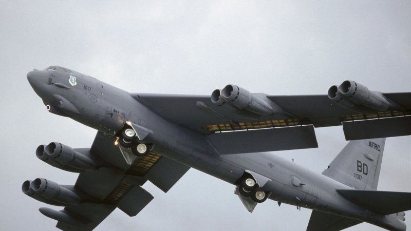 B 52 бомбардировщик