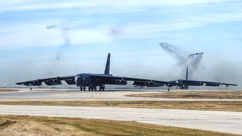 Военный бомбардировщик США B 52