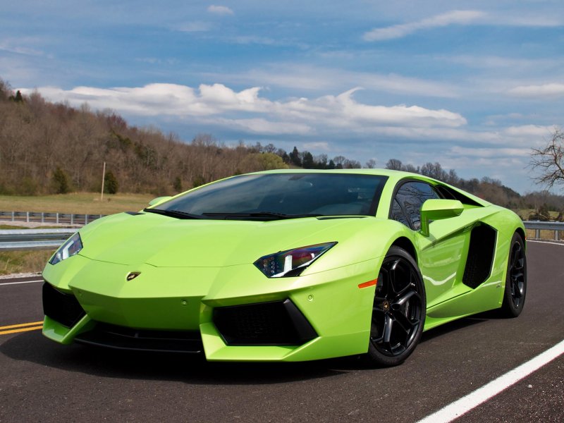 Зеленая Lamborghini Aventador LP 700