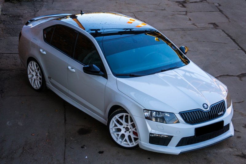 Skoda Octavia a7 RS White