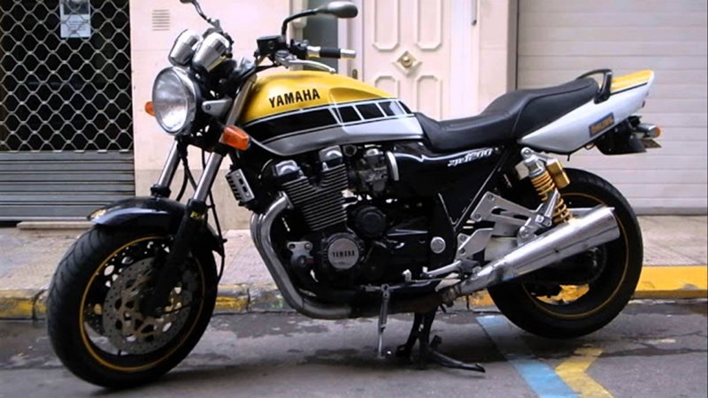 Yamaha XJR 1200