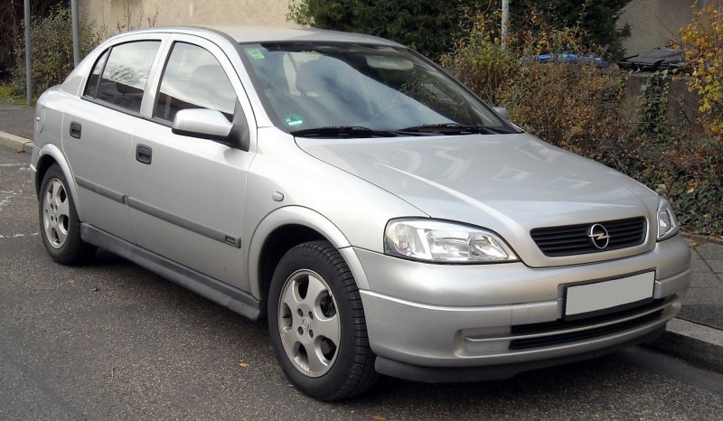 Opel Astra седан 2000