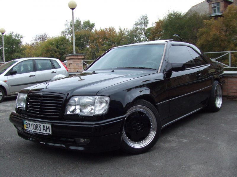 Мерседес Бенц w124 черный