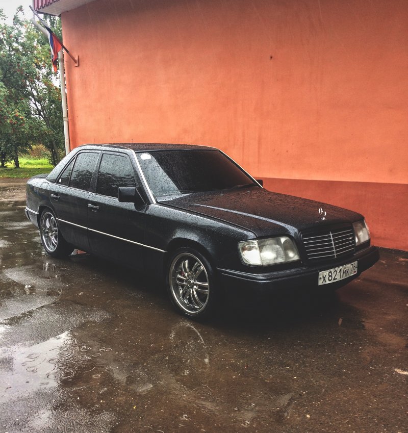 Mercedes w124 черный