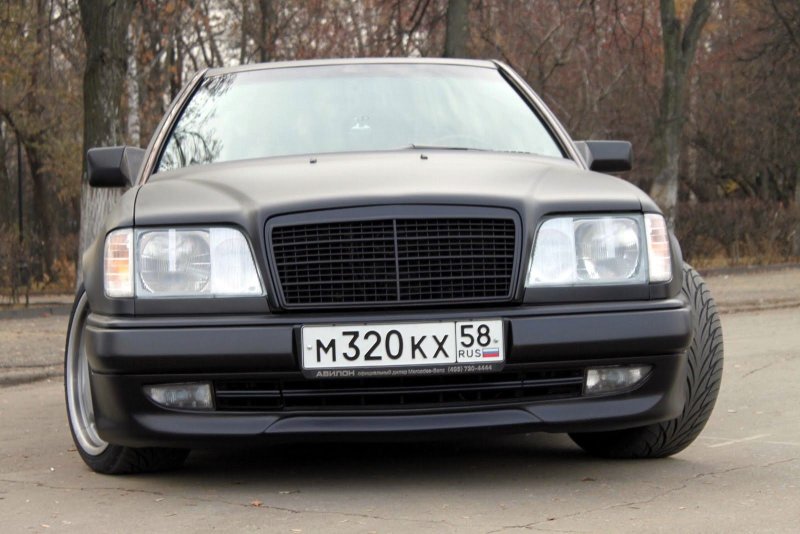 Мерседес Бенц w124 черный