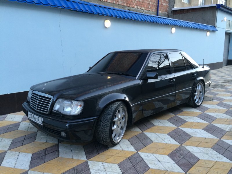 Mercedes-Benz w124 черный
