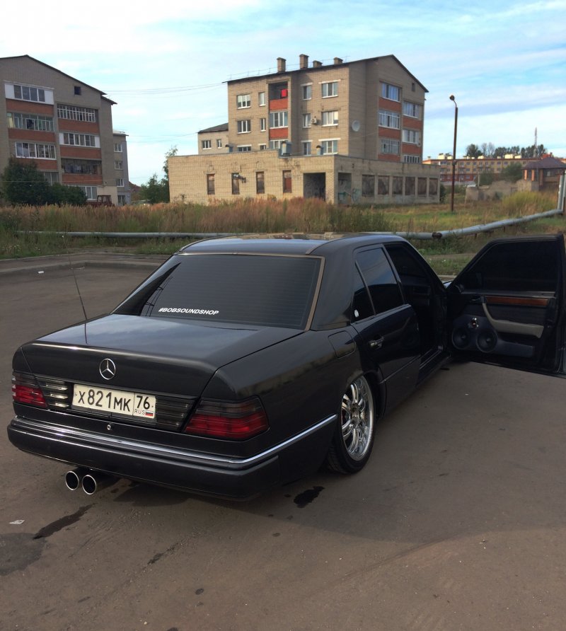 Мерседес 124 черный матовый