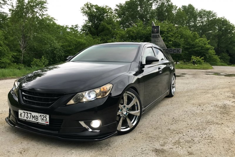 Toyota Mark x черный