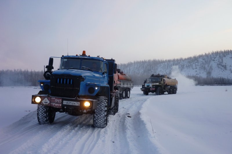 Урал 4320 тягач на зимнике