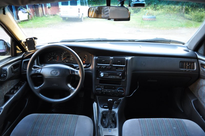 Toyota Carina e 1995 салон