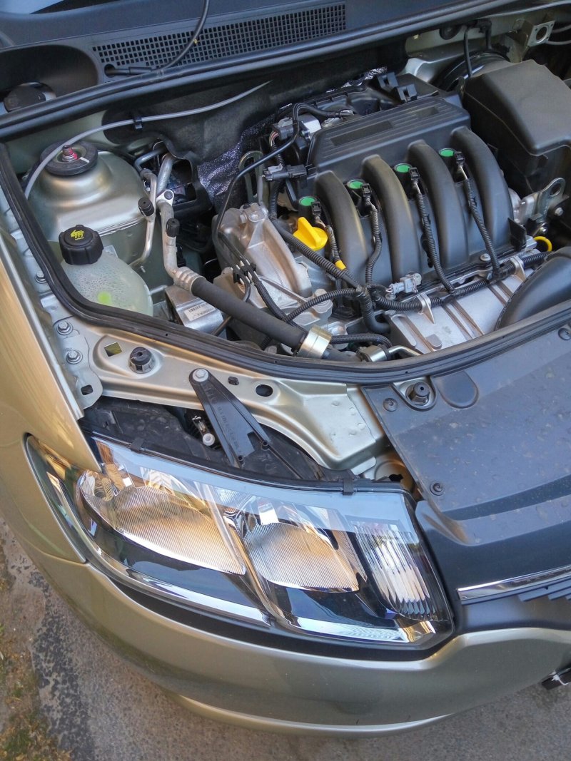 Renault Sandero под капотом