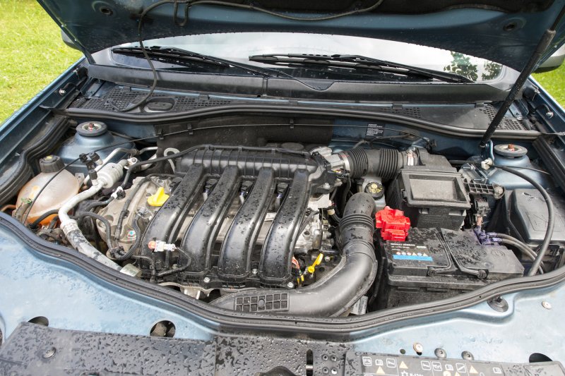 Renault Duster 1.6 под капотом