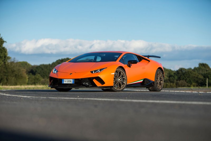 Lamborghini Huracan Performance оранжевая