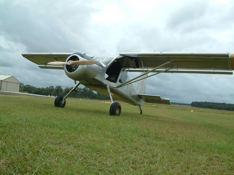 AAK Hornet stol