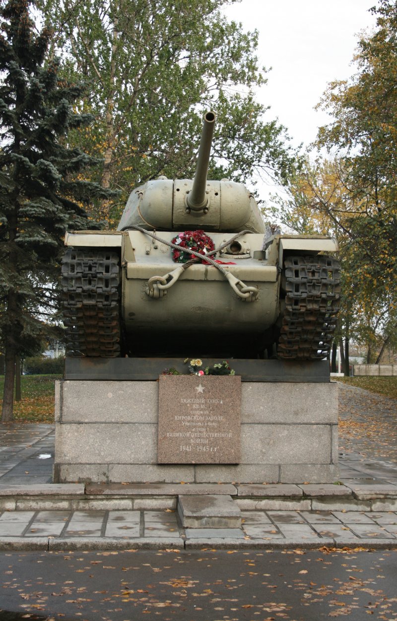 Танк кв 85 в Автово